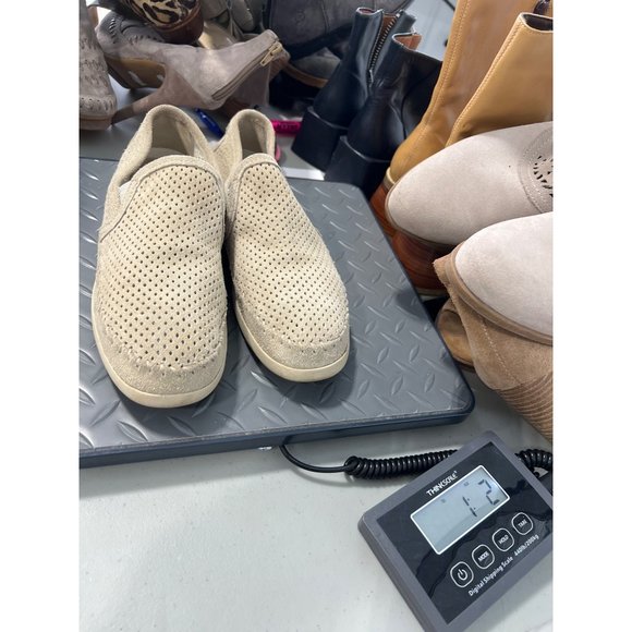 Minnetonka Pacific Perforated Slip-On Shoes Womens 10 Beige Suede Leather - Picture 8 of 8